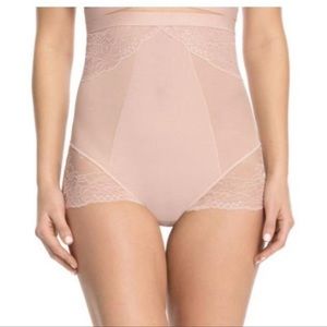Spanx - Spotlight on Lace high waisted brief (Plus)